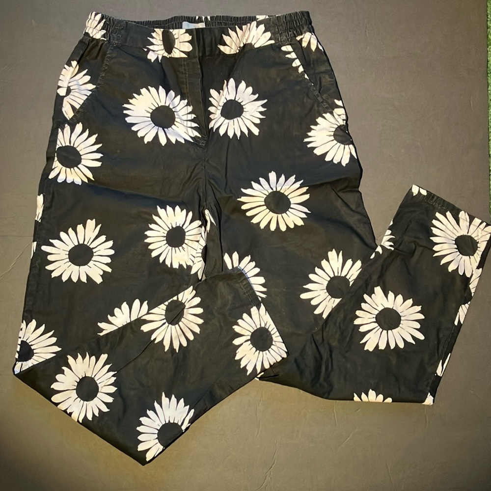 Black cotton pants with flower pattern